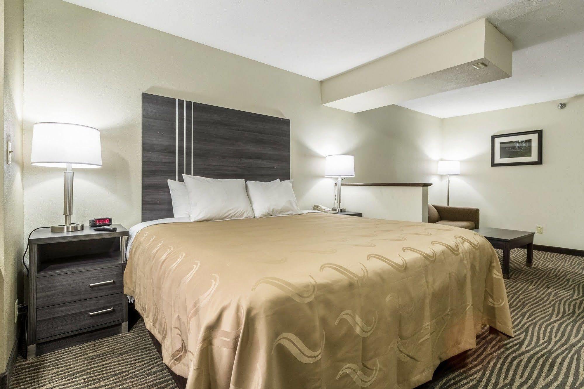 Quality Inn & Suites North Lima - Boardman Exteriör bild